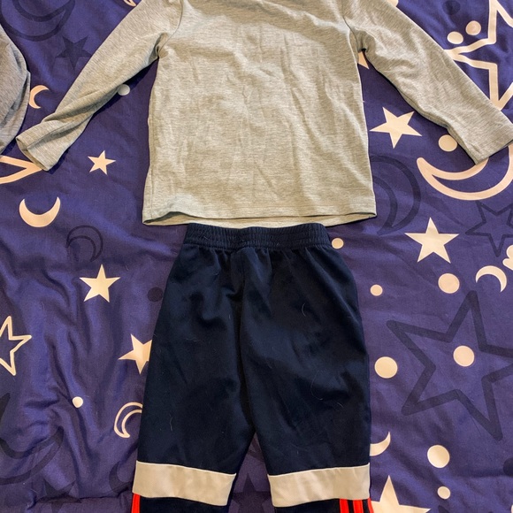 ADIDAS BOYS  2T 2 PC OUTFIT. Gently worn. New condition. - Picture 4 of 4